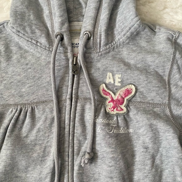 American Eagle Short Sleeve Eagle Fleece Hooded Sweatshirt - Picture 3 of 11